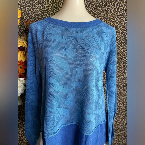 🌴3/$30🌴DOE & RAE Teal/Blue Two Tone Long Sleeved Top NWT - Picture 4 of 9